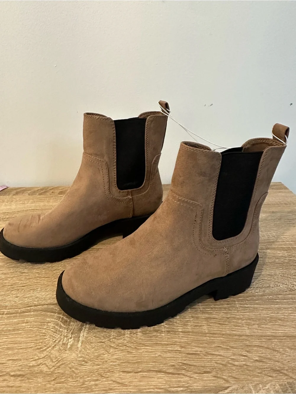 Old Navy Tan Chelsea Ankle Boots NWT Size 6